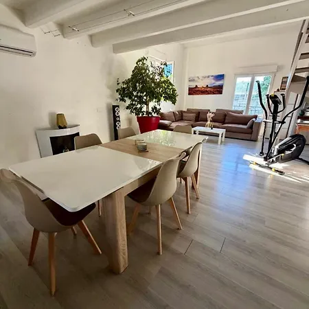 Large, Bright Loft With Mezzanine