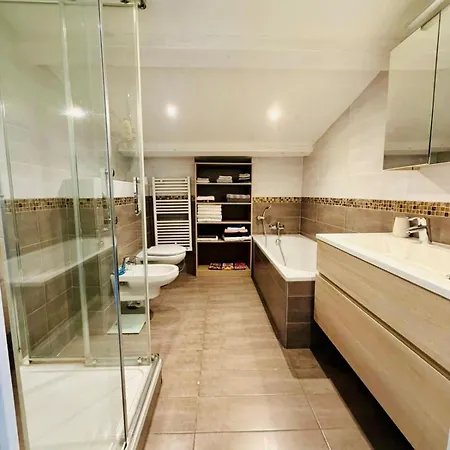 Large, Bright Loft With Mezzanine Apartamento