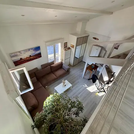 Apartamento Large, Bright Loft With Mezzanine