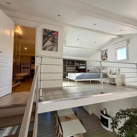 Large, Bright Loft With Mezzanine